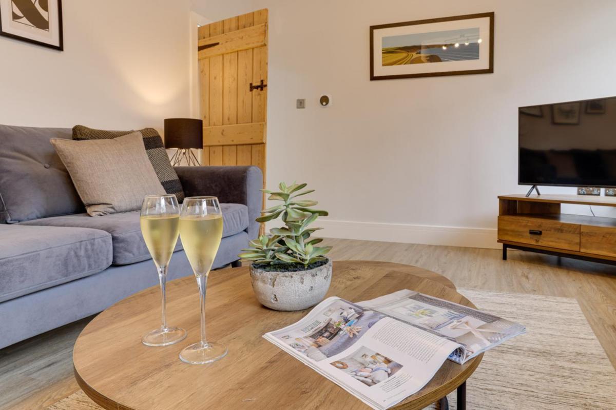Beam End Snainton - Modern 2-Bedroom Stone Cottage Exterior photo